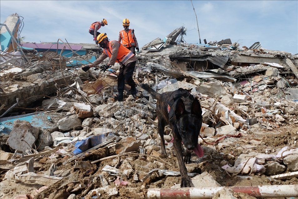 Tim SAR lanjutkan operasi SAR korban gempa di Mamuju