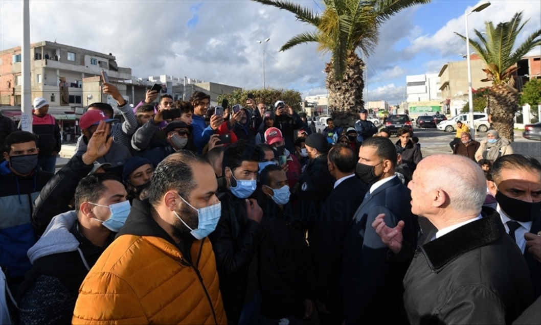 Protestations en Tunisie : Saïed exhorte les jeunes à ne pas s’en prendre aux biens