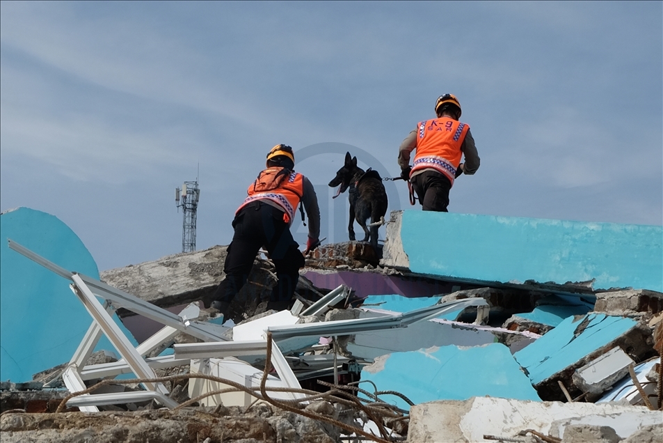 Tim SAR lanjutkan operasi SAR korban gempa di Mamuju