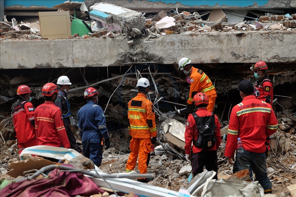 Tim SAR lanjutkan operasi SAR korban gempa di Mamuju