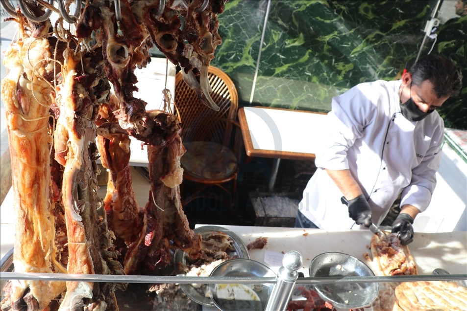 Kebab "Büryan" : une saveur qui décore les festins de "Siirt" en Turquie