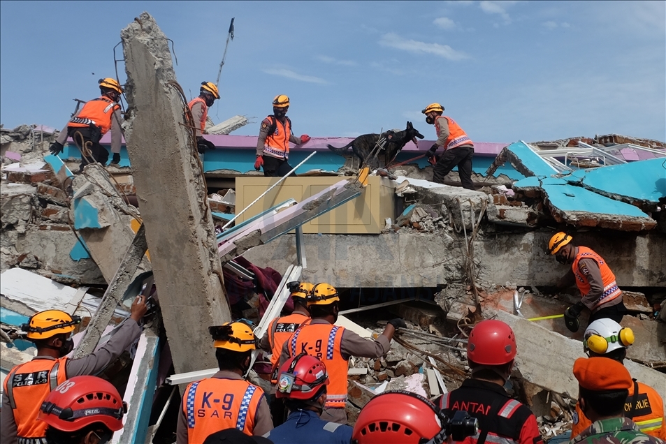 Tim SAR lanjutkan operasi SAR korban gempa di Mamuju