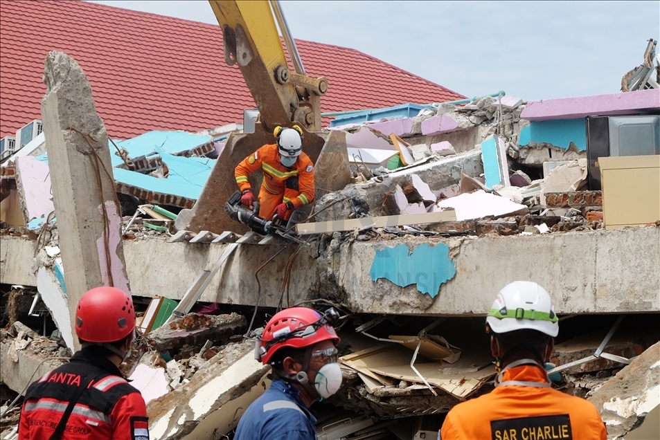Tim SAR lanjutkan operasi SAR korban gempa di Mamuju