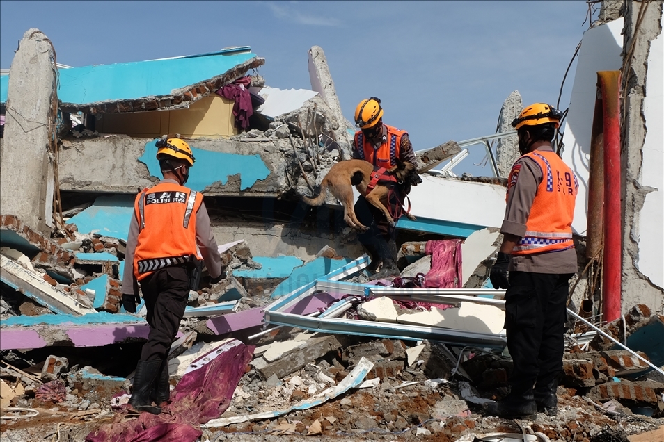 Tim SAR lanjutkan operasi SAR korban gempa di Mamuju