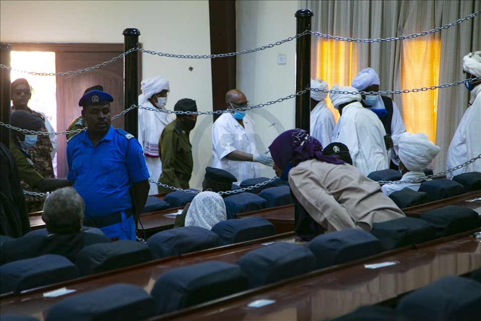Sudan'da devrik lider el-Beşiri'in yargılanması
