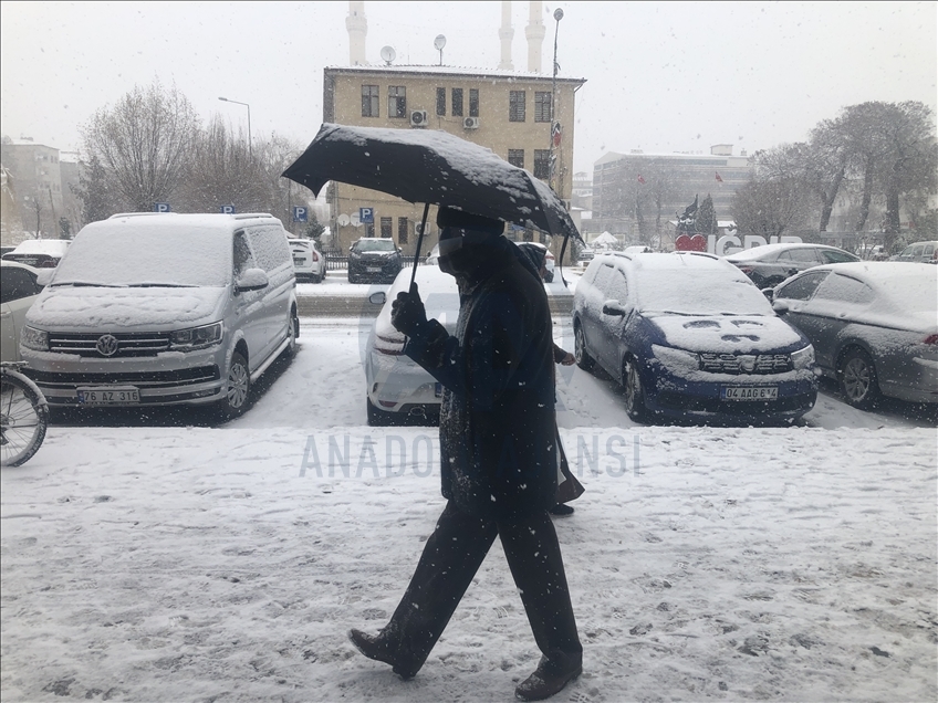Doğu Anadolu'da kar yağışı ve tipi etkili oluyor