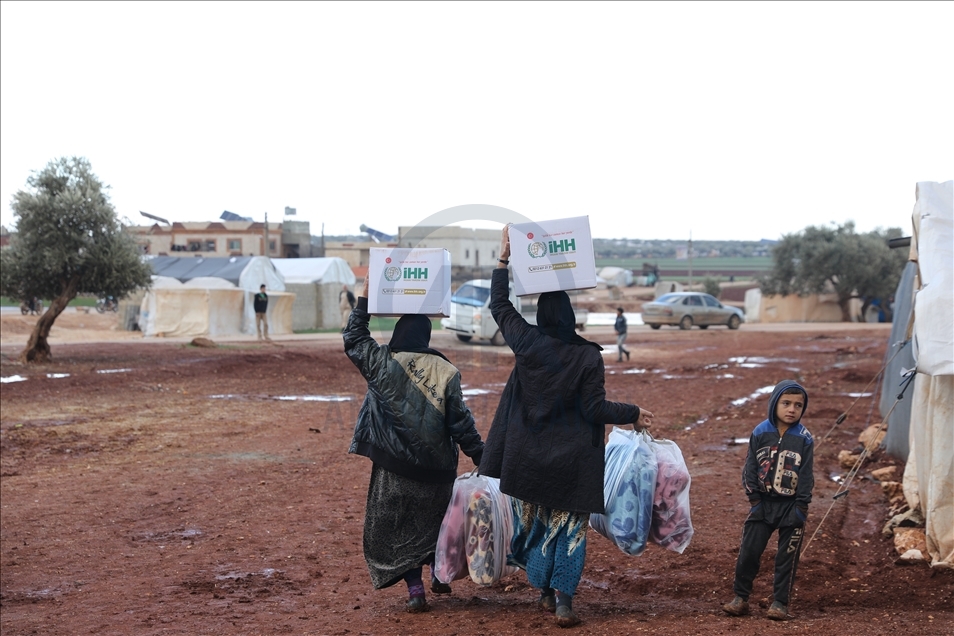 İHH İnsani Yardım Vakfından İdlib'deki su baskınında mağdur olan ailelere yardım