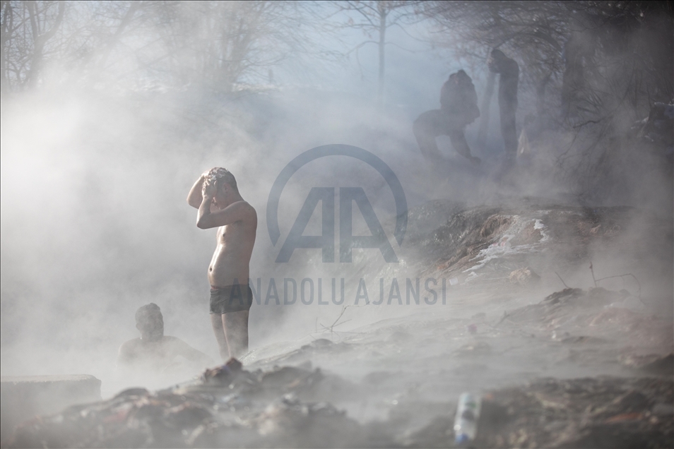 BiH: Uprkos minusima migranti se kupali na termalnim izvorima na Ilidži 