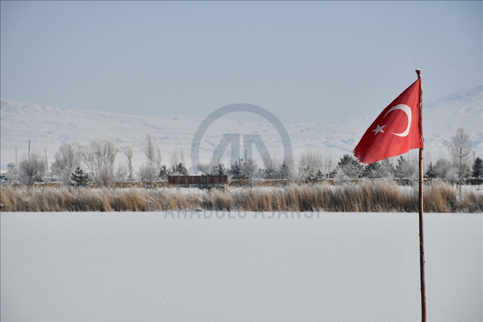 Li Sêwazê rûyê Gola Ulaşê qeşa girt û dîmenên xweş derketin holê