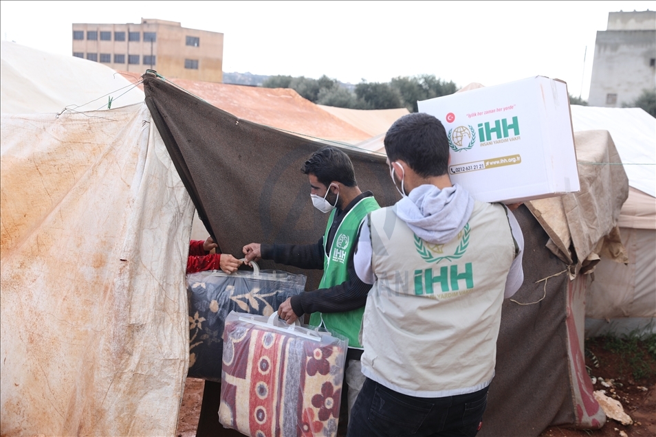 İHH İnsani Yardım Vakfından İdlib'deki su baskınında mağdur olan ailelere yardım