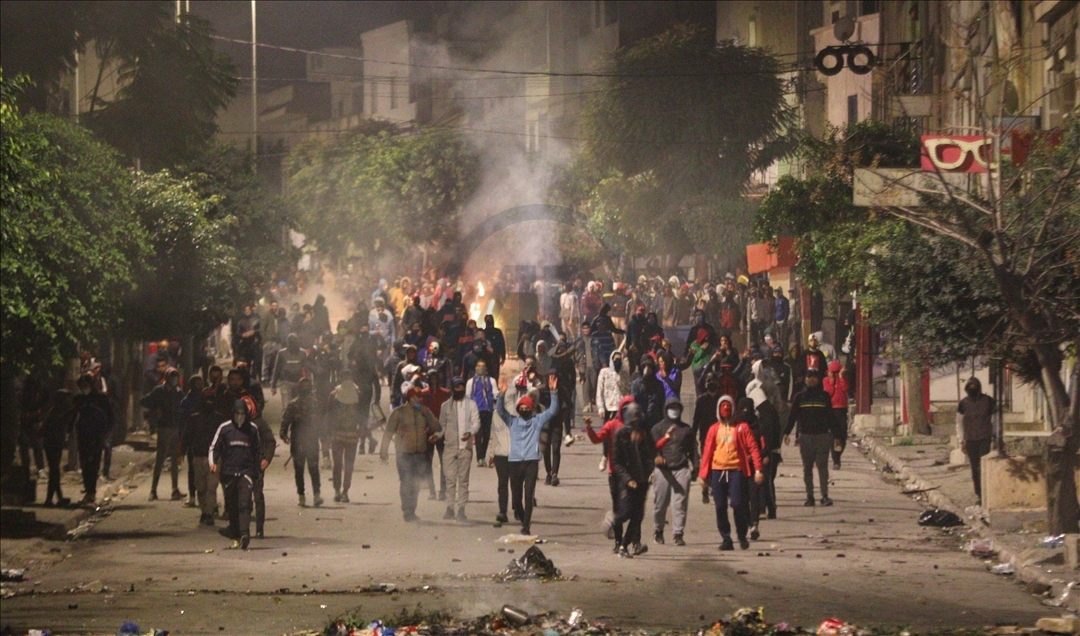 تونس.. تواصل احتجاجات "كسر حظر التجوال"