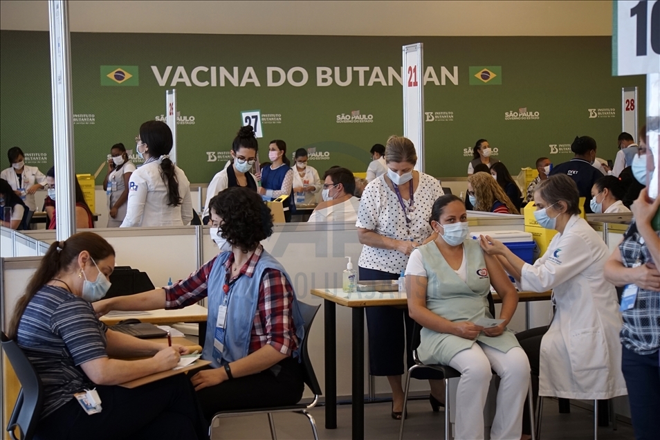 Brezilya'da Kovid-19'a karşı aşılama devam ediyor