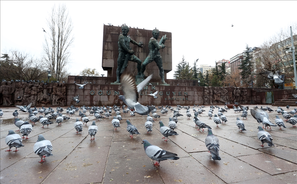 Ankara'da sokağa çıkma kısıtlamasına uyuluyor