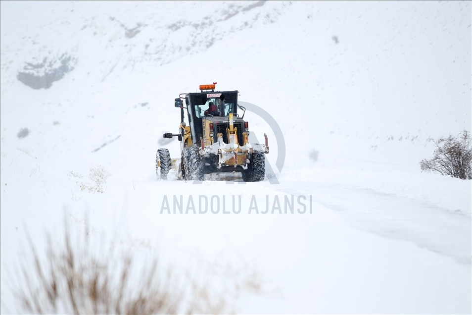 Li ser çil û çiyayên Rojhilatê Anadoluyê ekîb şev û roj rêyan vedikin