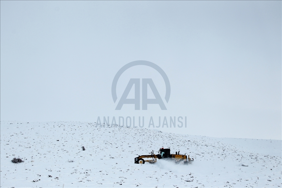 Li ser çil û çiyayên Rojhilatê Anadoluyê ekîb şev û roj rêyan vedikin