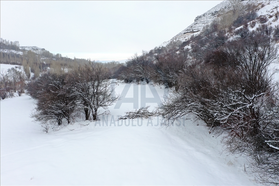 Kar yağışı ile beyaza bürünen Üçkaya Vadisi'nde kartpostallık görüntüler
