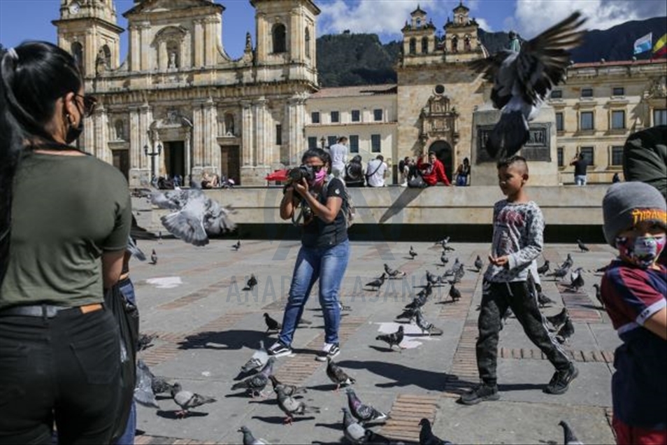 Alexa Rochi, la exguerrillera de las Farc que ahora toma fotos en el Congreso y en las calles de Colombia