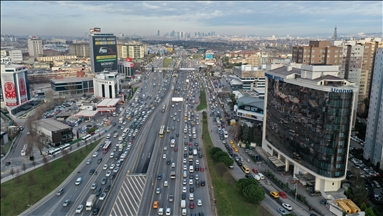 İstanbul'da sokağa çıkma kısıtlaması öncesinde trafik yoğunluğu arttı
