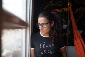 Alexa Rochi, la exguerrillera de las Farc que ahora toma fotos en el Congreso y en las calles de Colombia