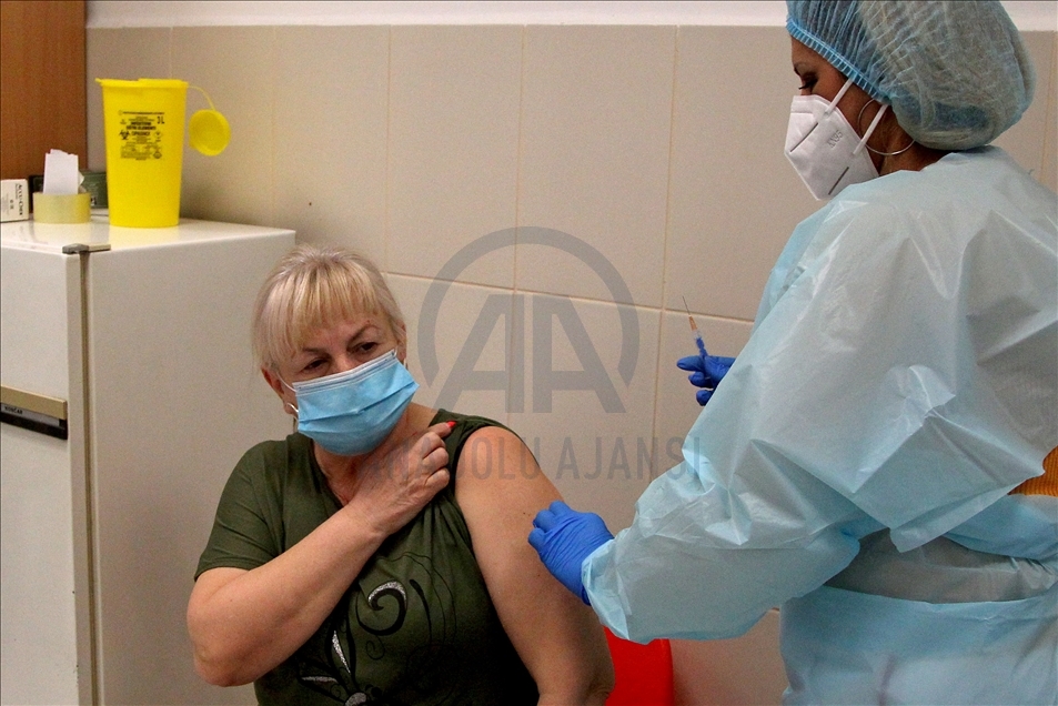 Vakcinisanje gradjanstva u hali Čair u Nišu