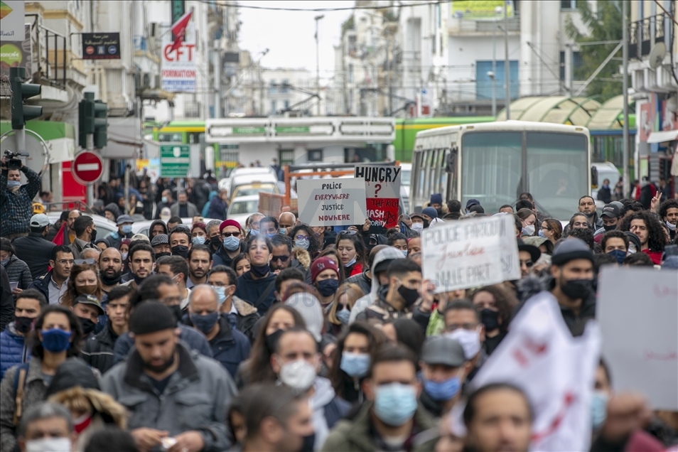 Tunisie : Confrontations entre forces de sécurité et manifestants dans le centre de la capitale