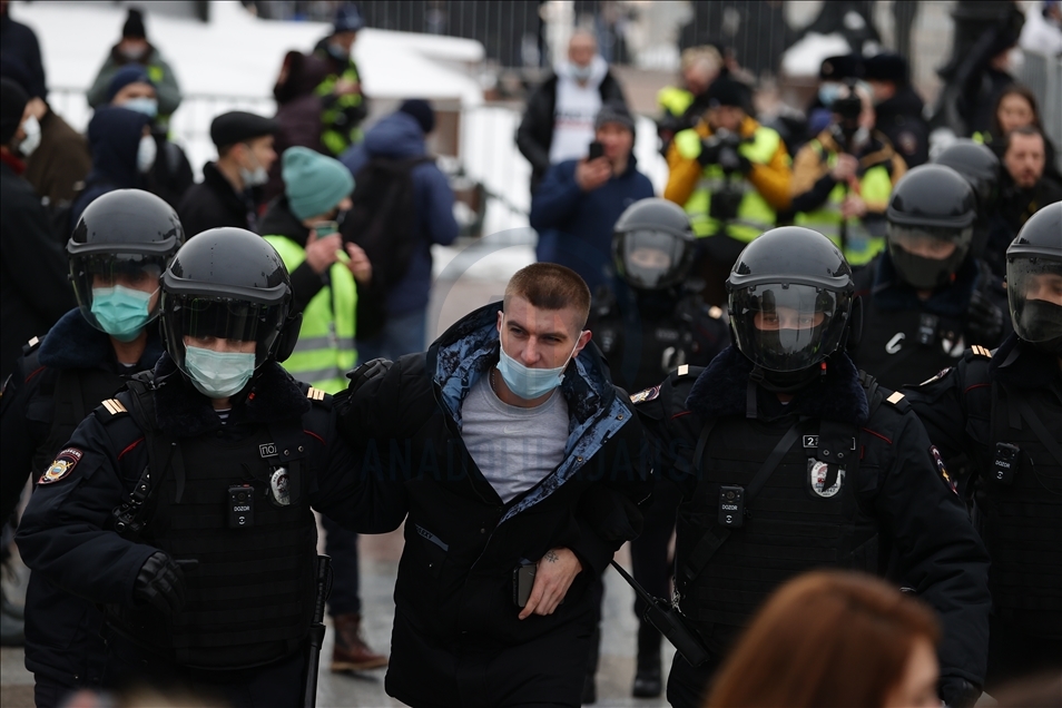 Policía rusa interviene protesta a favor de líder opositor Navalny en Moscú