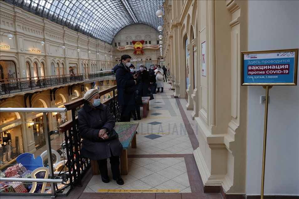 U Rusiji vakcinacija u trgovačkim centrima i pozorištima