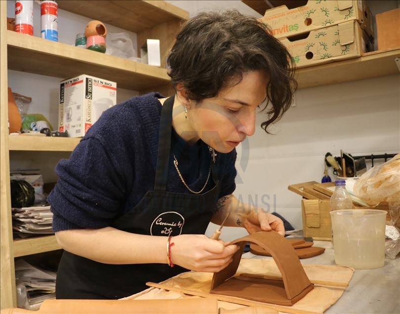 "Mains dans la terre", ces femmes contribuent à l’économie familiale