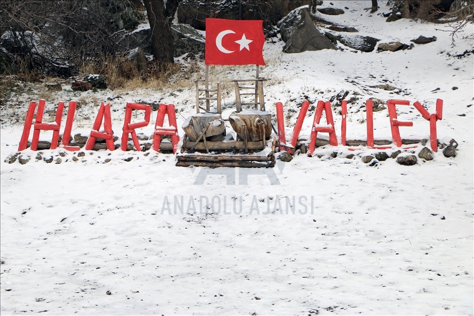 تركيا.. وادي "اهلارا" يكتسي حلة بيضاء