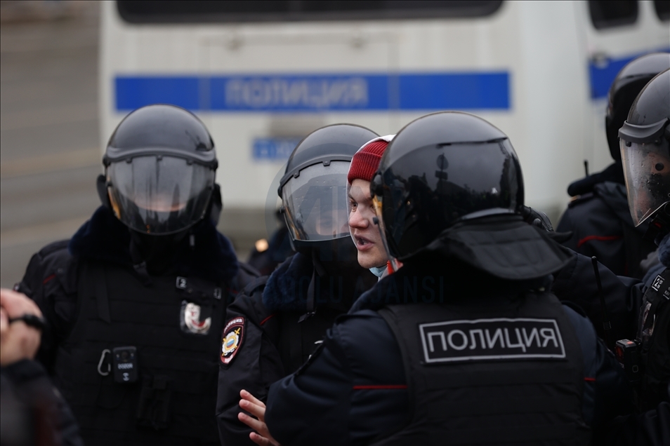 Policía rusa interviene protesta a favor de líder opositor Navalny en Moscú