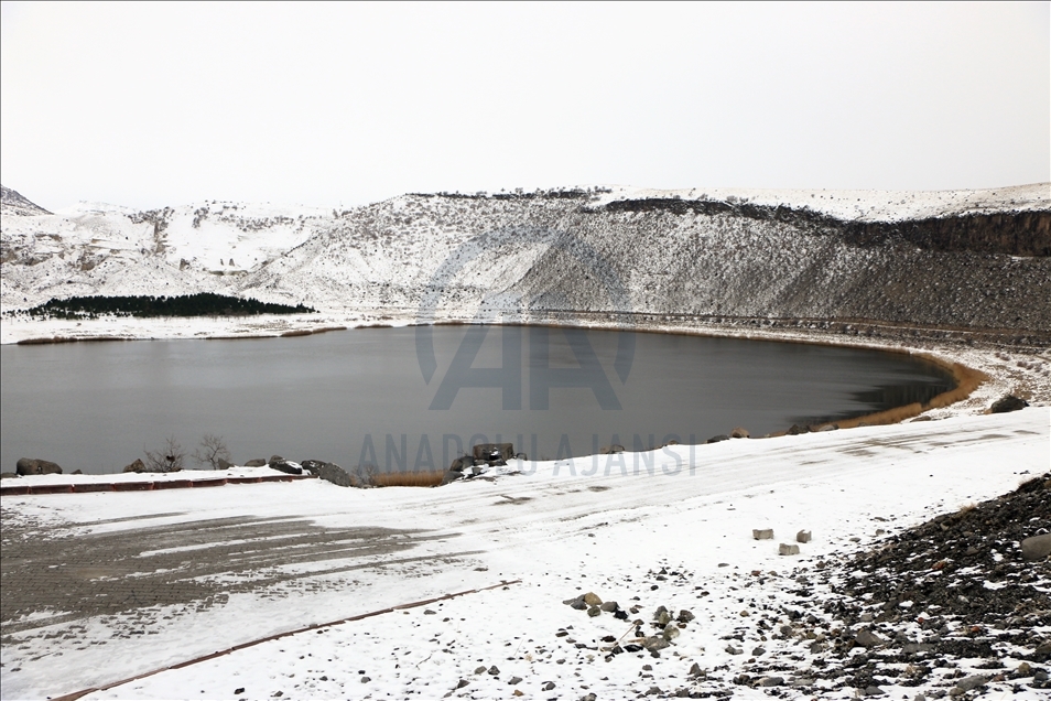 Ringed in a halo of white, Lake Narligol in Aksaray, central Turkey treats visitors with dazzling wintertime views.