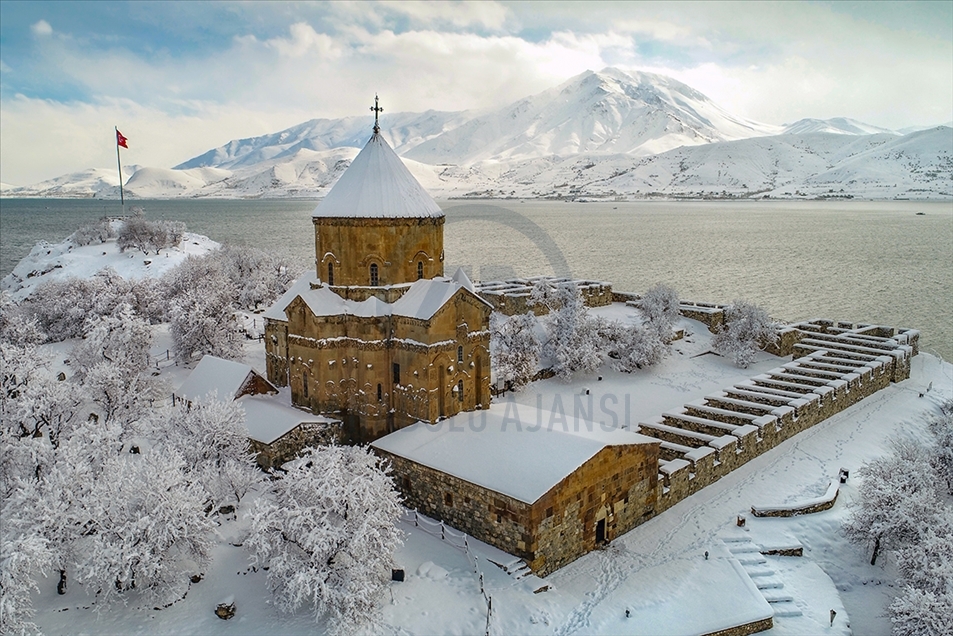Van, Turska - 24. januar 2021:   Otok Akdamar na jezeru Van na i
