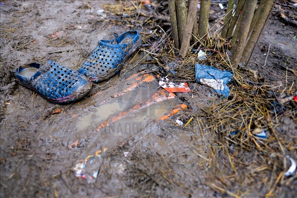 Bosna Hersek'teki göçmenlerin dondurucu soğukta yaşam mücadelesi devam ediyor