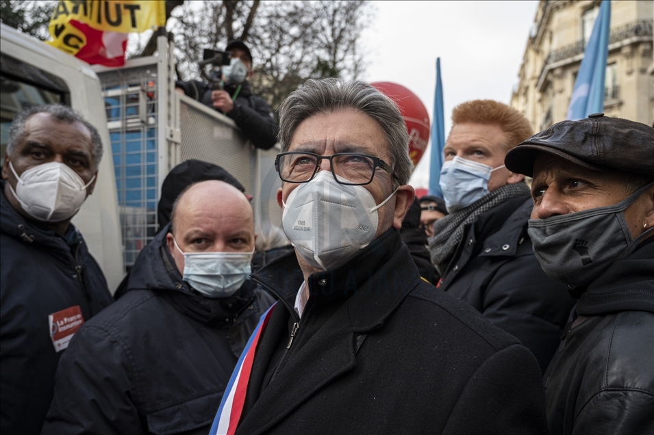 Manifestation à Paris pour protester contre les licenciements dus à la Covid-19 20