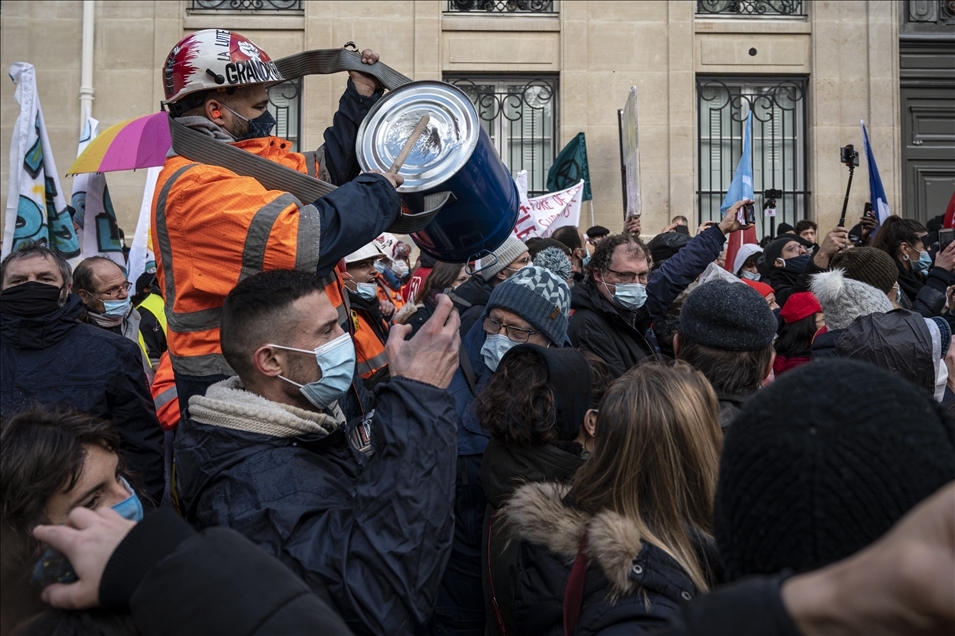 Manifestation à Paris pour protester contre les licenciements dus à la Covid-19 18