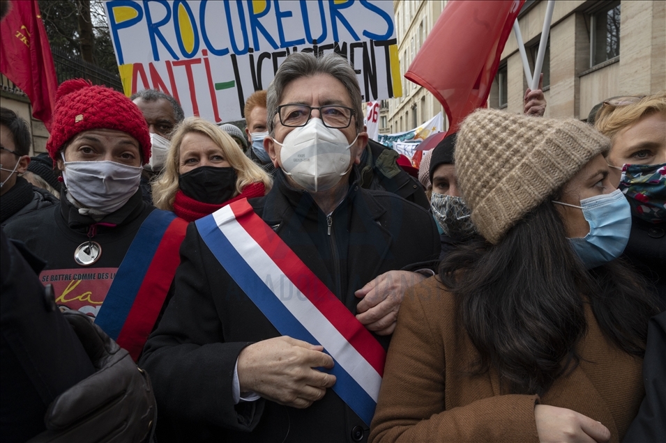 Manifestation à Paris pour protester contre les licenciements dus à la Covid-19 19