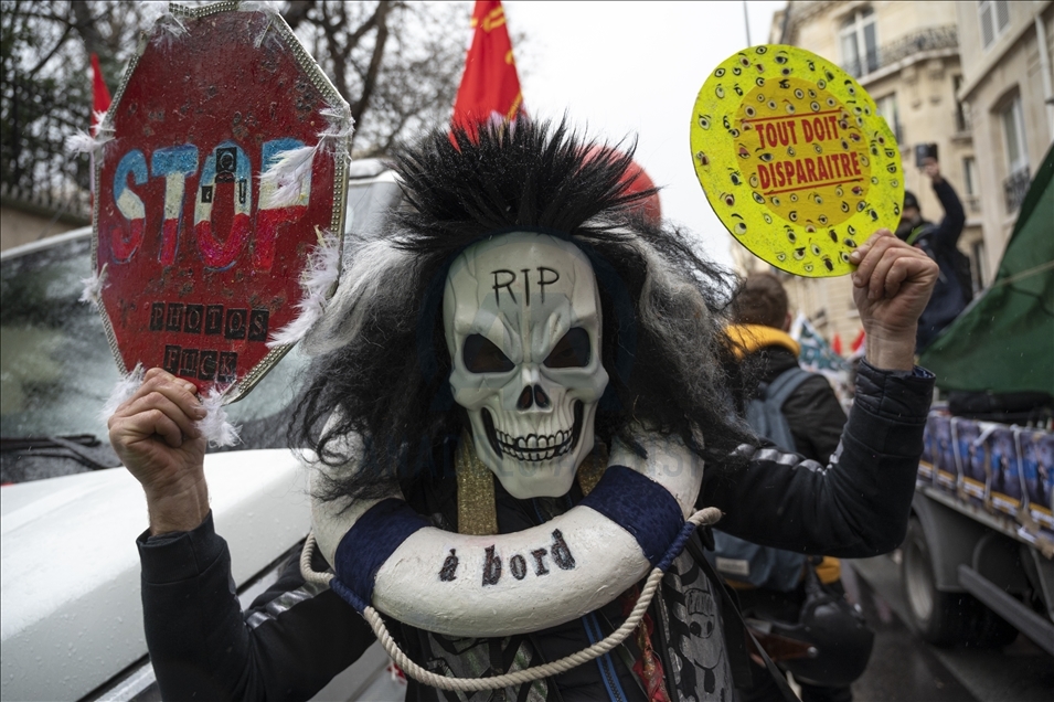 Manifestation à Paris pour protester contre les licenciements dus à la Covid-19 29