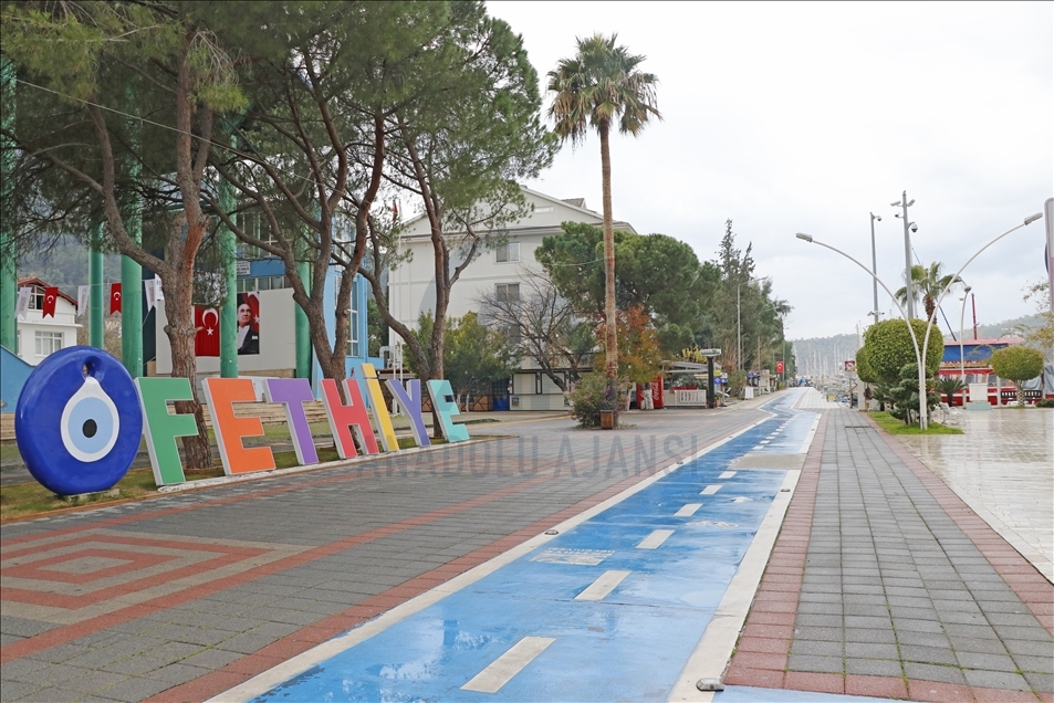 Antalya, Muğla, Isparta ve Burdur'da sokağa çıkma kısıtlaması nedeniyle sessizlik hakim