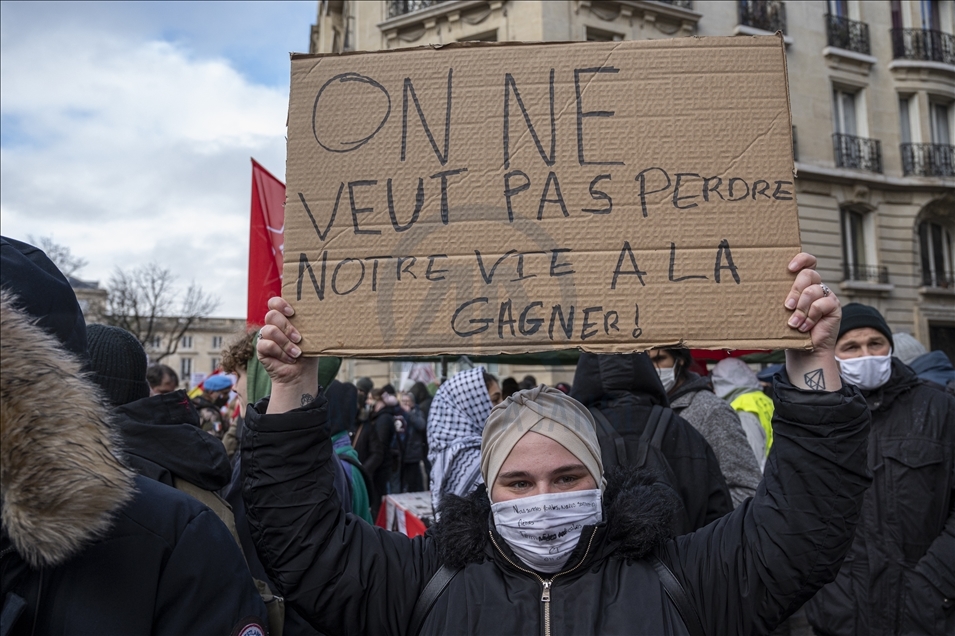 Manifestation à Paris pour protester contre les licenciements dus à la Covid-19 23