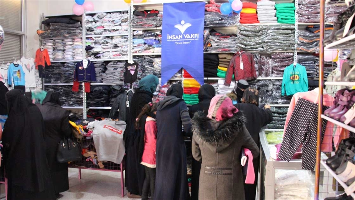 وزع وقف "الإنسان" التركي، ملابس شتو