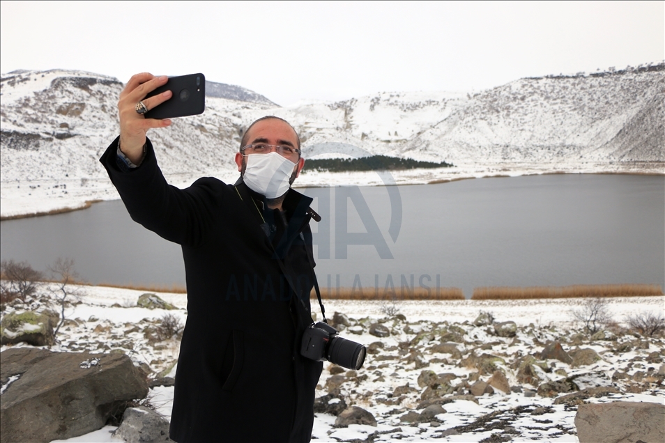 Ringed in a halo of white, Lake Narligol in Aksaray, central Turkey treats visitors with dazzling wintertime views.