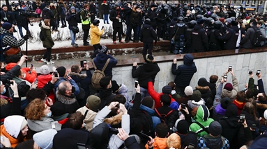 Police intervene in Navalny protest in Moscow