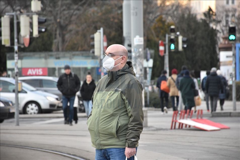Avusturya’da Kovid-19’la mücadele kapsamında zorunlu “FFP2” maskesi kullanılmaya başlandı