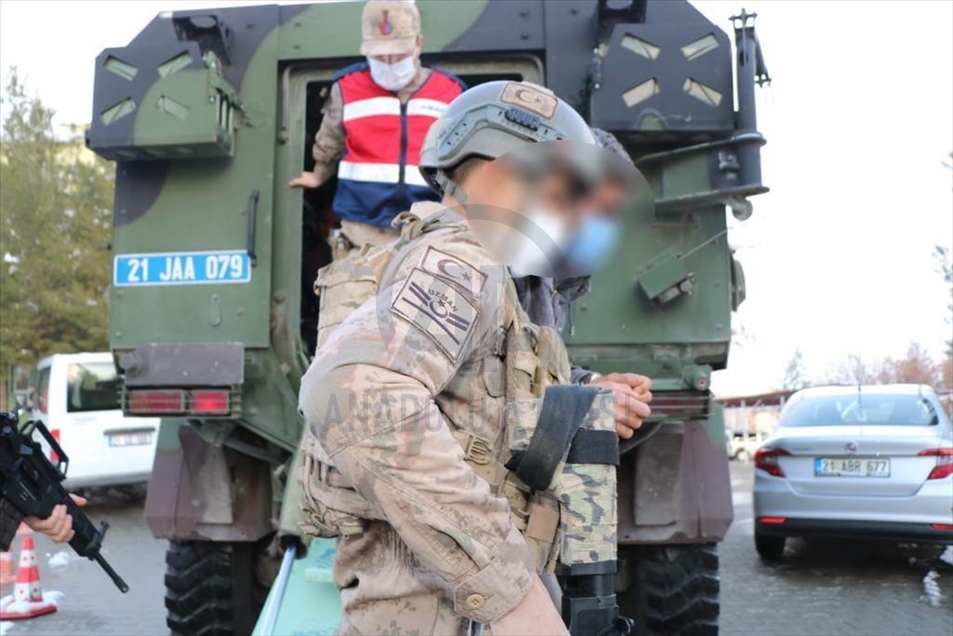 Diyarbakır'da "Eren-2 Narko Terör Tırpan" Operasyonu