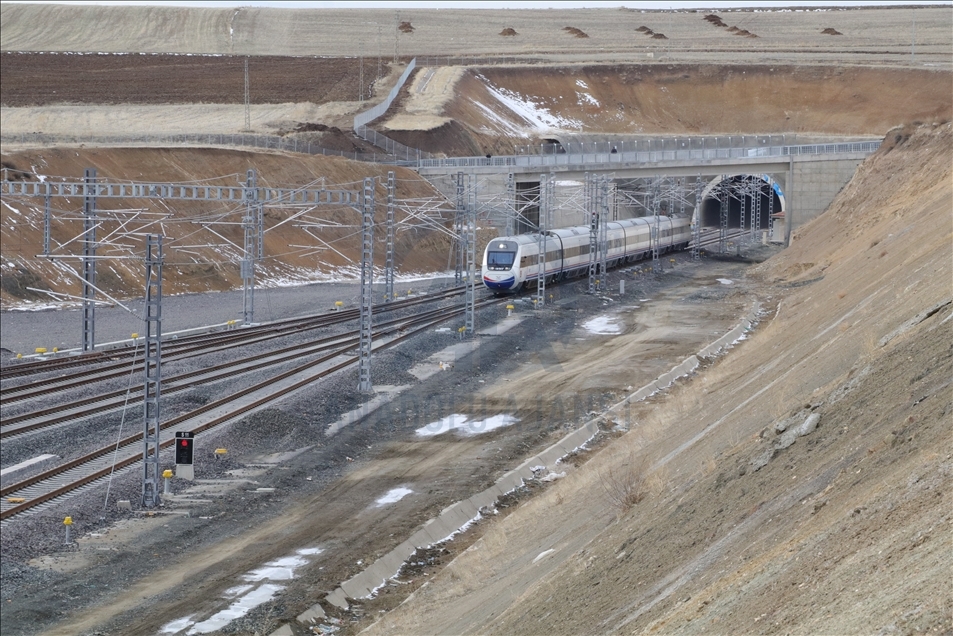 Ankara-Sivas YHT hattında performans testi için Ankara'dan hareket eden tren Yozgat'a ulaştı