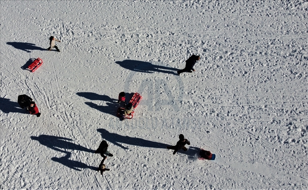 Süphan Dağı, Van Gölü ve Akdamar Adası manzaralı Abalı Kayak Merkezi'nde sezon başladı