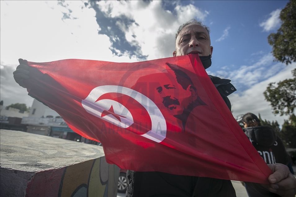 أمام البرلمان.. تونسيون يطالبون بالإفراج عن موقوفي الاحتجاجات