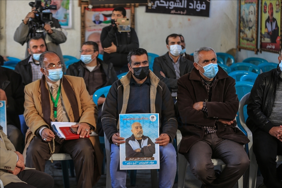 غزة..وقفة تضامن مع المعتقلين الفلسطينيين المصابين بـ"كورونا"