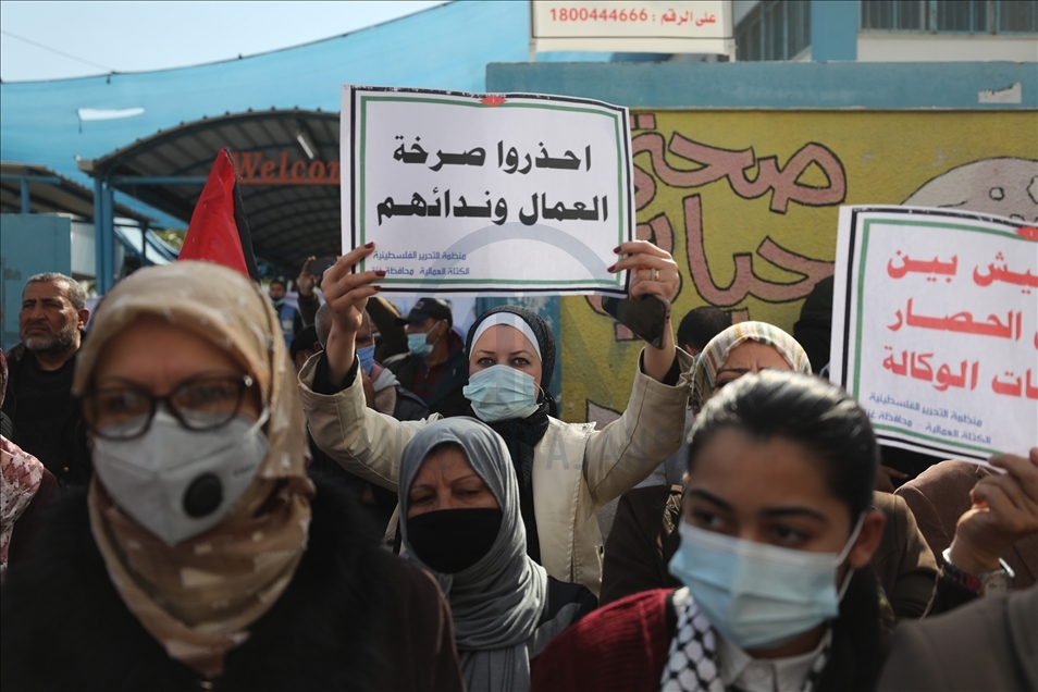 "لاجئون" يرفضون تعديل "أونروا" لآلية صرف مساعداتها الغذائية