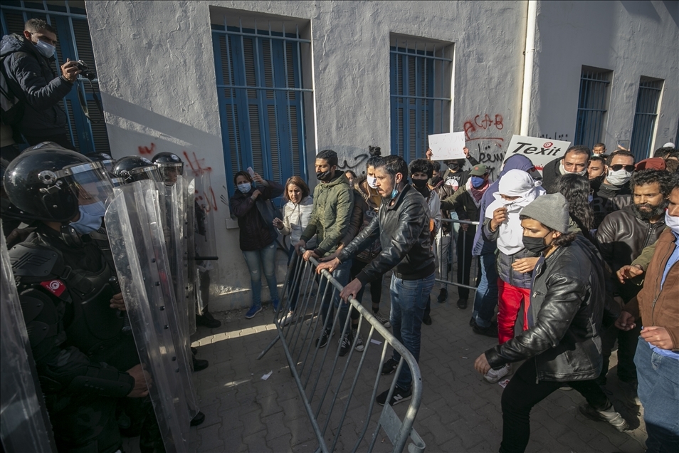 Tunus'ta gösterilerde gözaltına alınanların serbest bırakılması talebiyle eylem düzenlendi